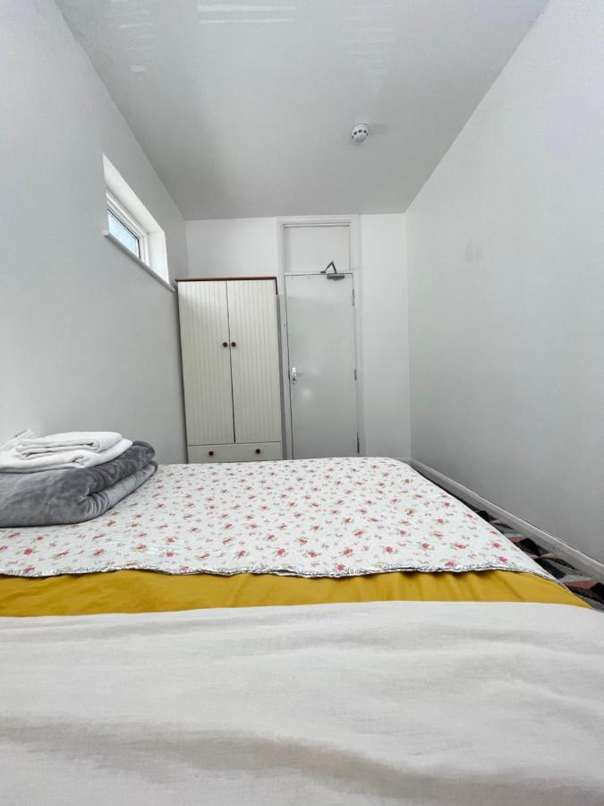 Cozy Private Rooms In Homestay Илфорд Экстерьер фото